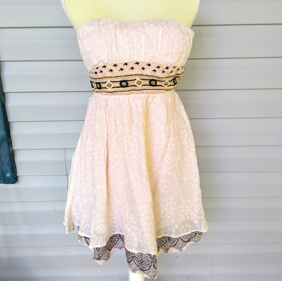 Free People Dresses & Skirts - Free People Strapless Mini Dress Pink embroidered